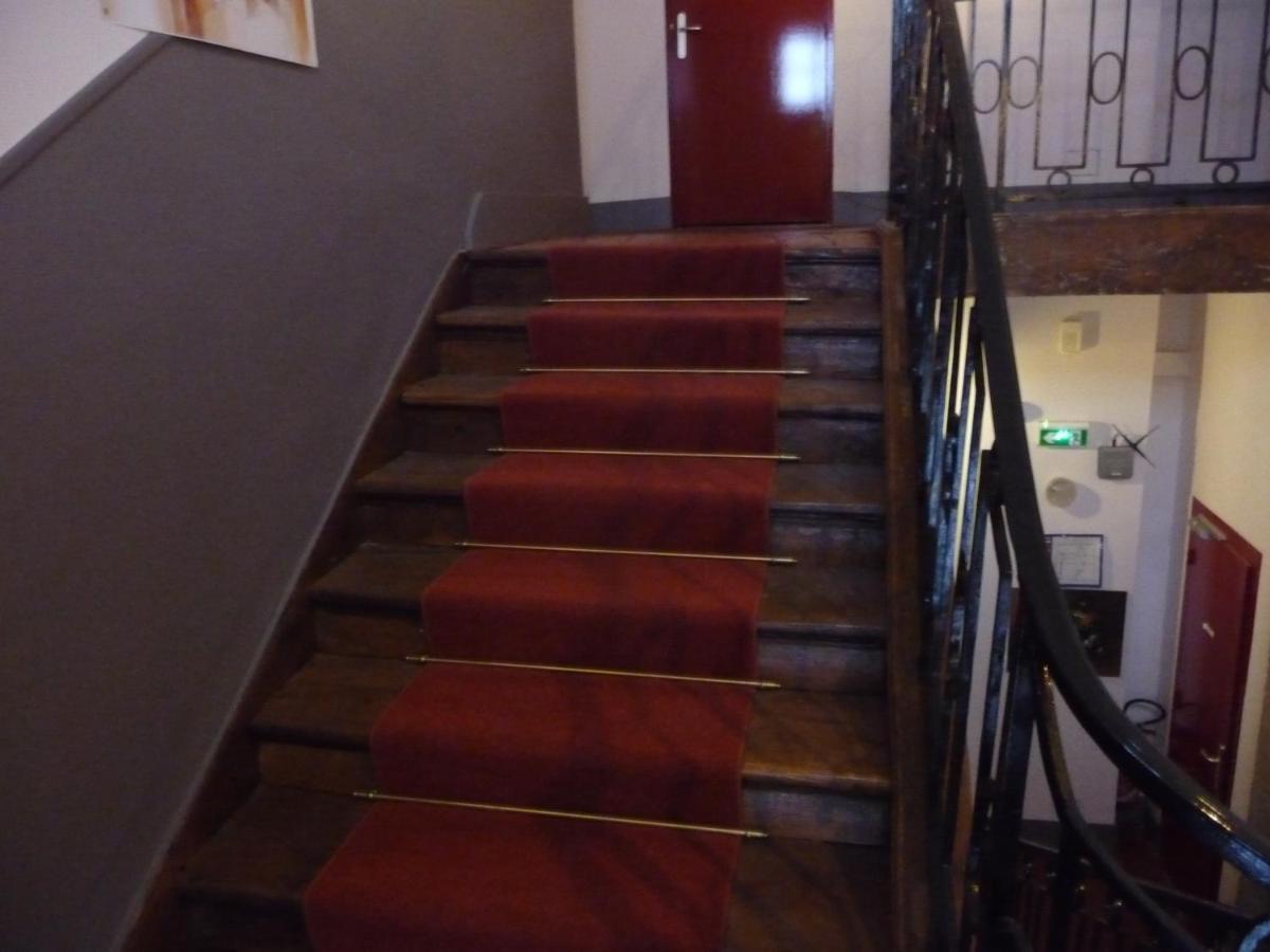 Hotel Du Commerce Semur-en-Auxois Δωμάτιο φωτογραφία