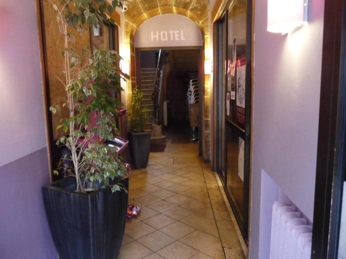 Hotel Du Commerce Semur-en-Auxois Δωμάτιο φωτογραφία