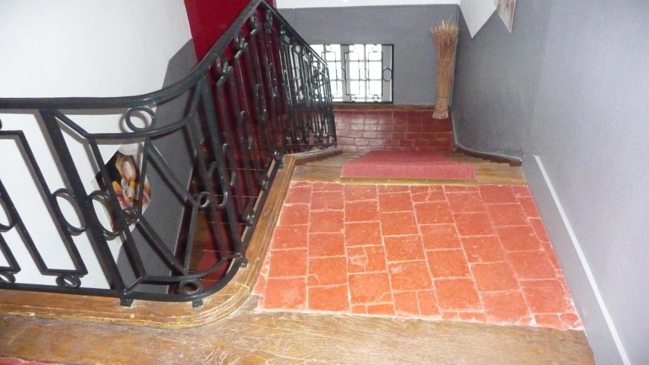 Hotel Du Commerce Semur-en-Auxois Δωμάτιο φωτογραφία