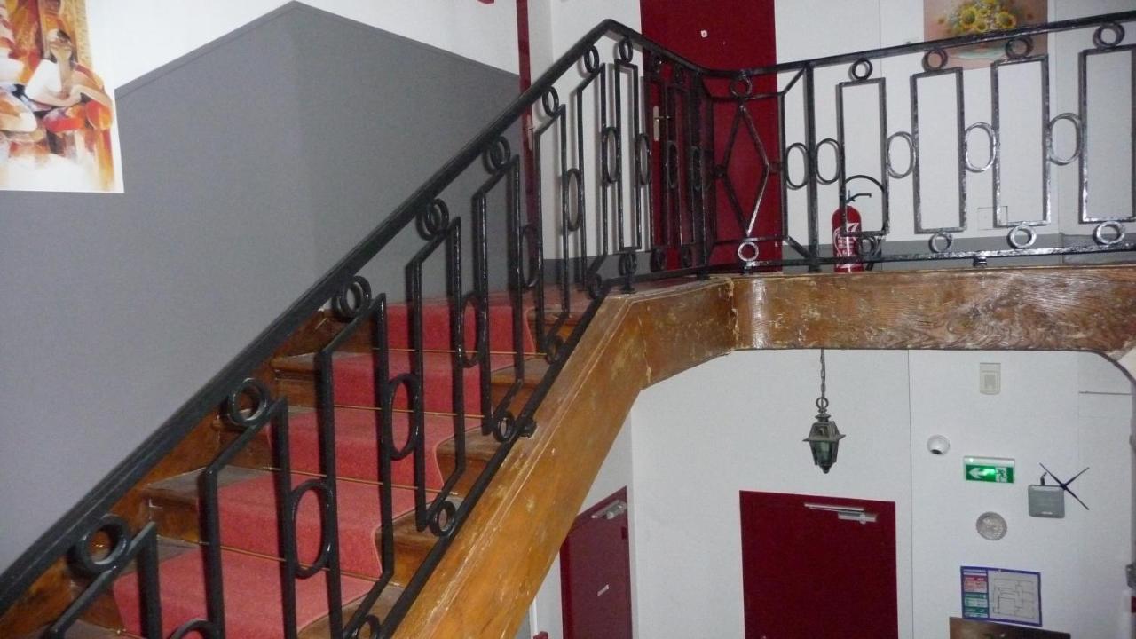 Hotel Du Commerce Semur-en-Auxois Δωμάτιο φωτογραφία
