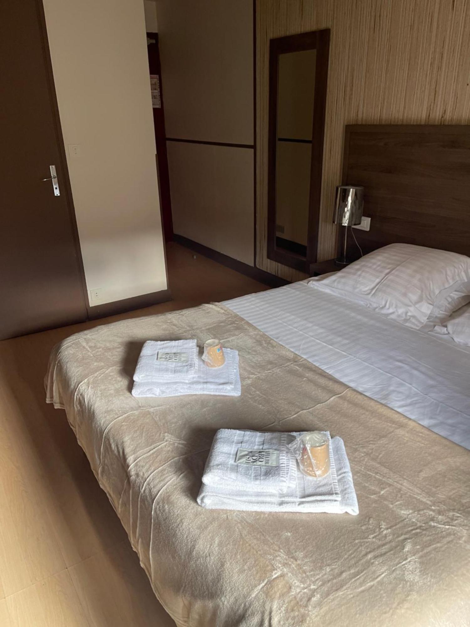Hotel Du Commerce Semur-en-Auxois Εξωτερικό φωτογραφία